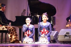 Sinden di Pertunjukan Karya "Jejak" (2017)