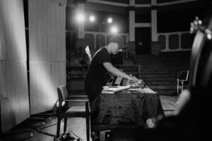 Fardian – Kreator Musik di Bali saat pertunjukan Musik Lesung 2025