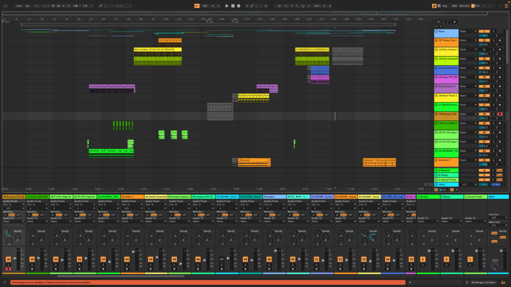 Tampilan layar editing audio Ableton 12, menunjukkan presisi sound engineer profesional dalam membersihkan frekuensi suara dan audio restoration.